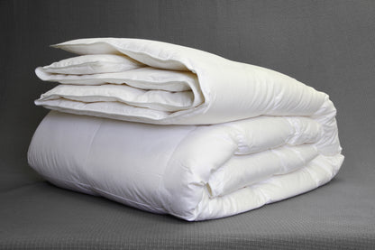 All-Season Comforter Duvet in Down or Down-Alternative